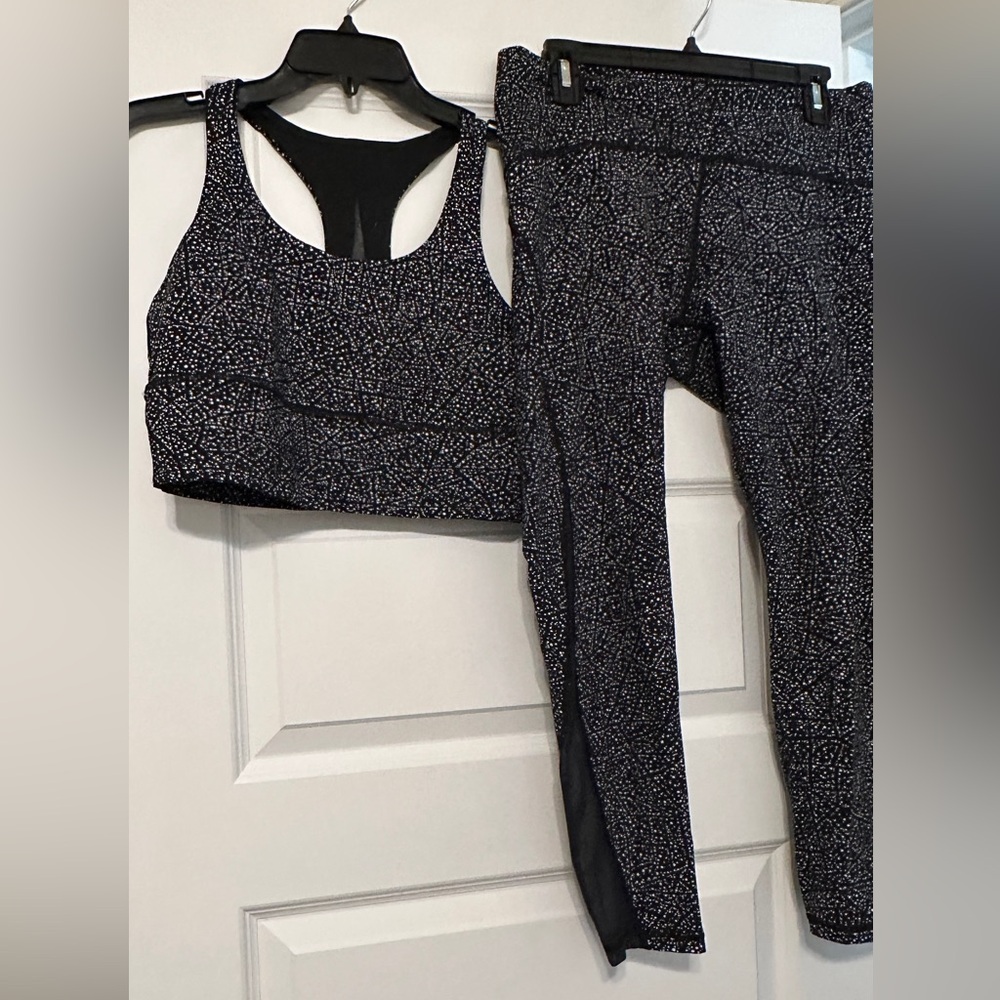 Lululemon set bra and leggings. Black and white pattern